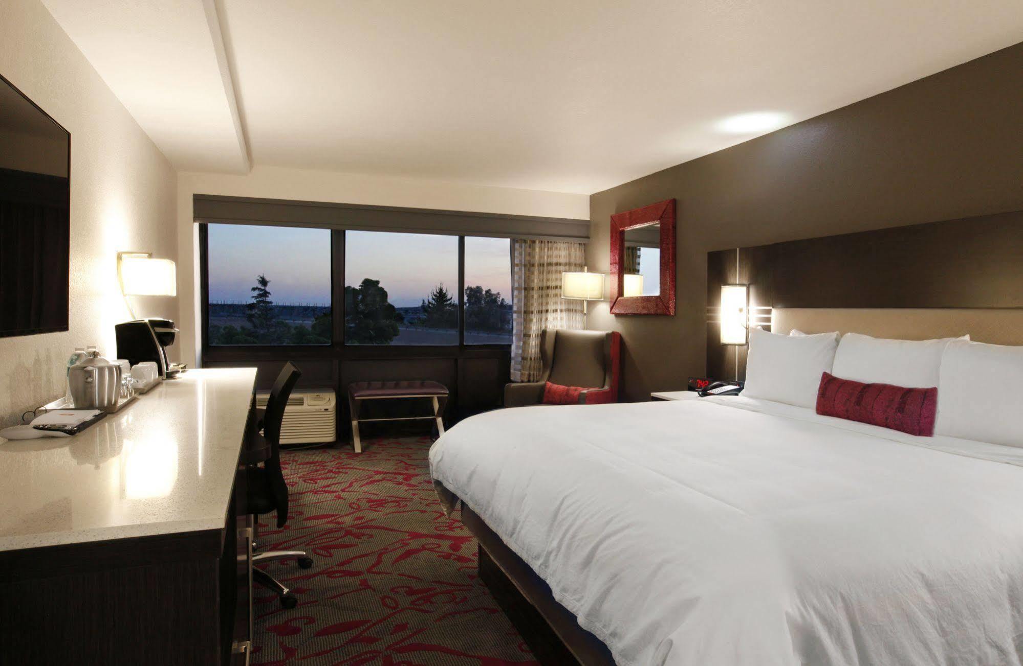 Radisson Hotel Oakland Airport Bagian luar foto